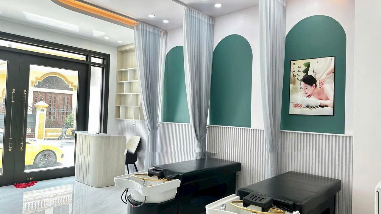 Thi công màn spa cửa giá rẻ ở Dĩ An