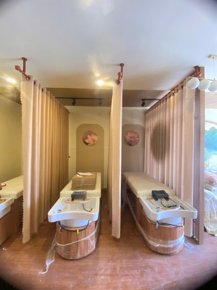 Thi công màn spa cửa giá rẻ ở Dĩ An