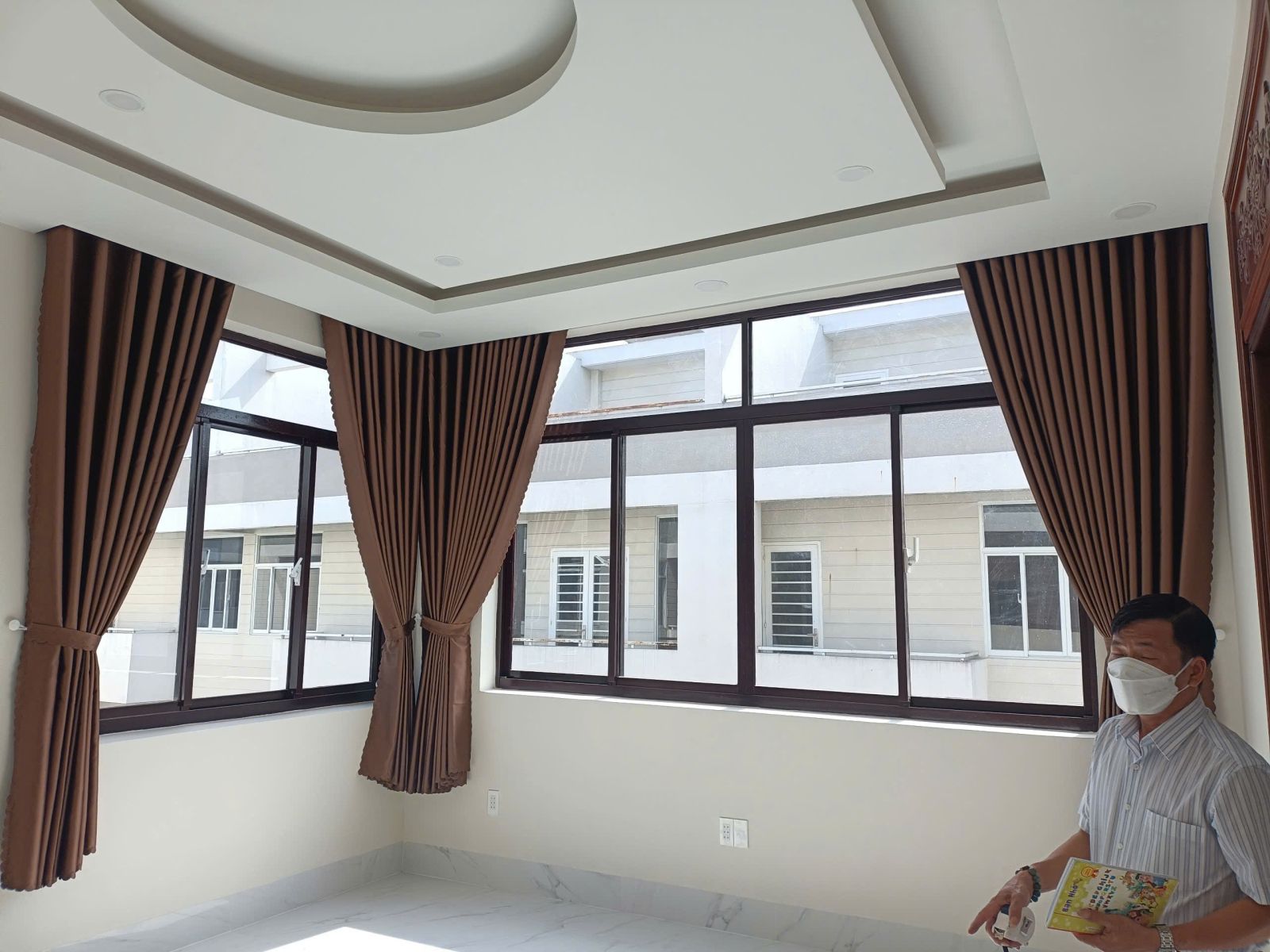  thi công lắp ráp màn cửa ở tân đông hiệp 