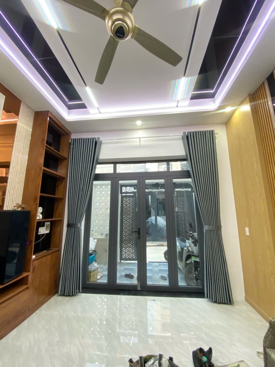 thi công lắp đặt rèm cửa.